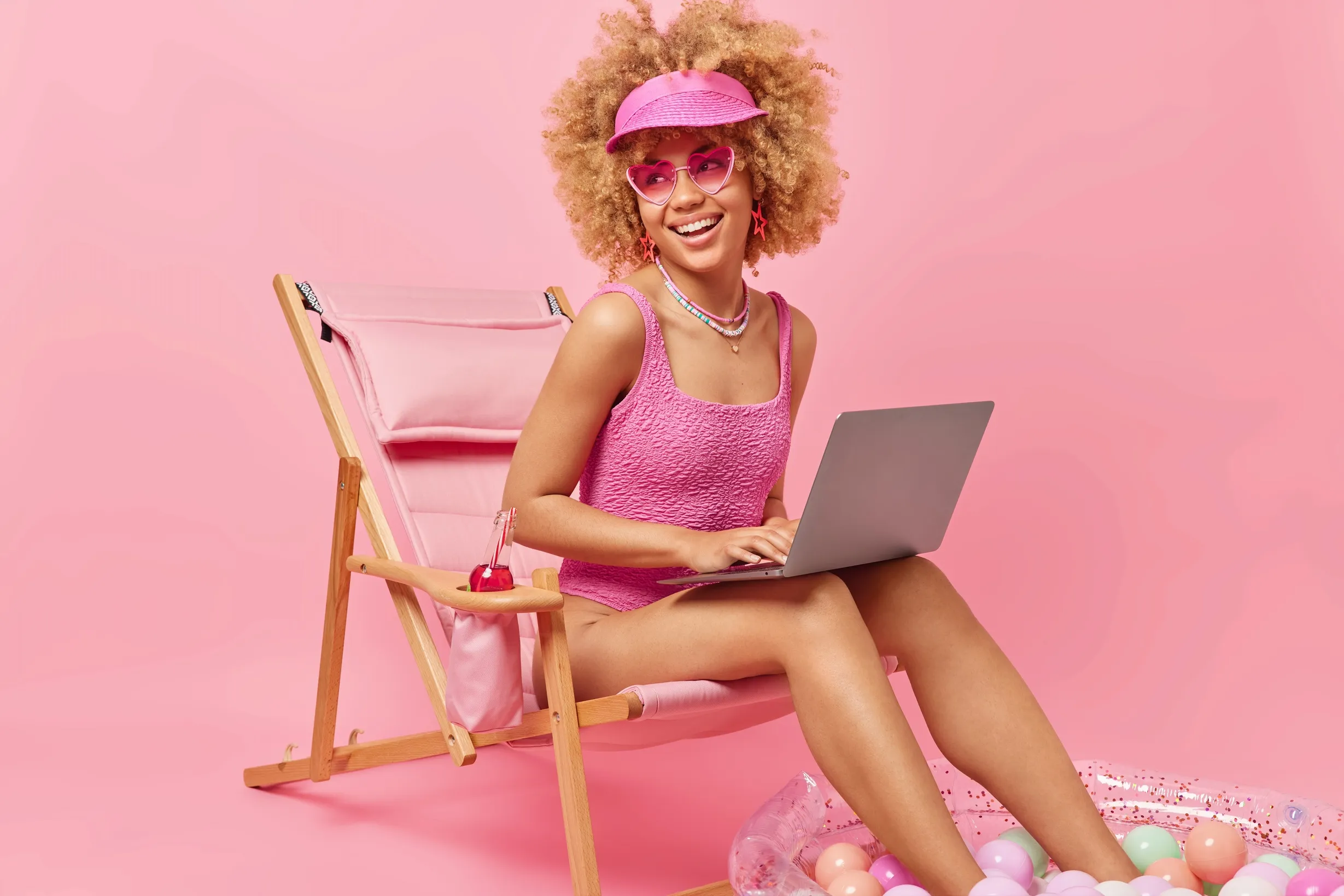 Ontdek slimme internet oplossingen zoals websites, webshops, hosting en social media content om jouw online aanwezigheid te versterken.
